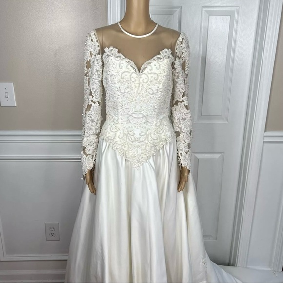 Oleg Cassini Off White Beaded Bodice Long Sleeves Trumpet Wedding Dress Size 8 - Picture 3 of 10